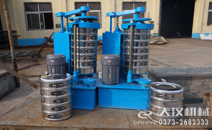 兩臺拍擊式標(biāo)準(zhǔn)篩振篩機